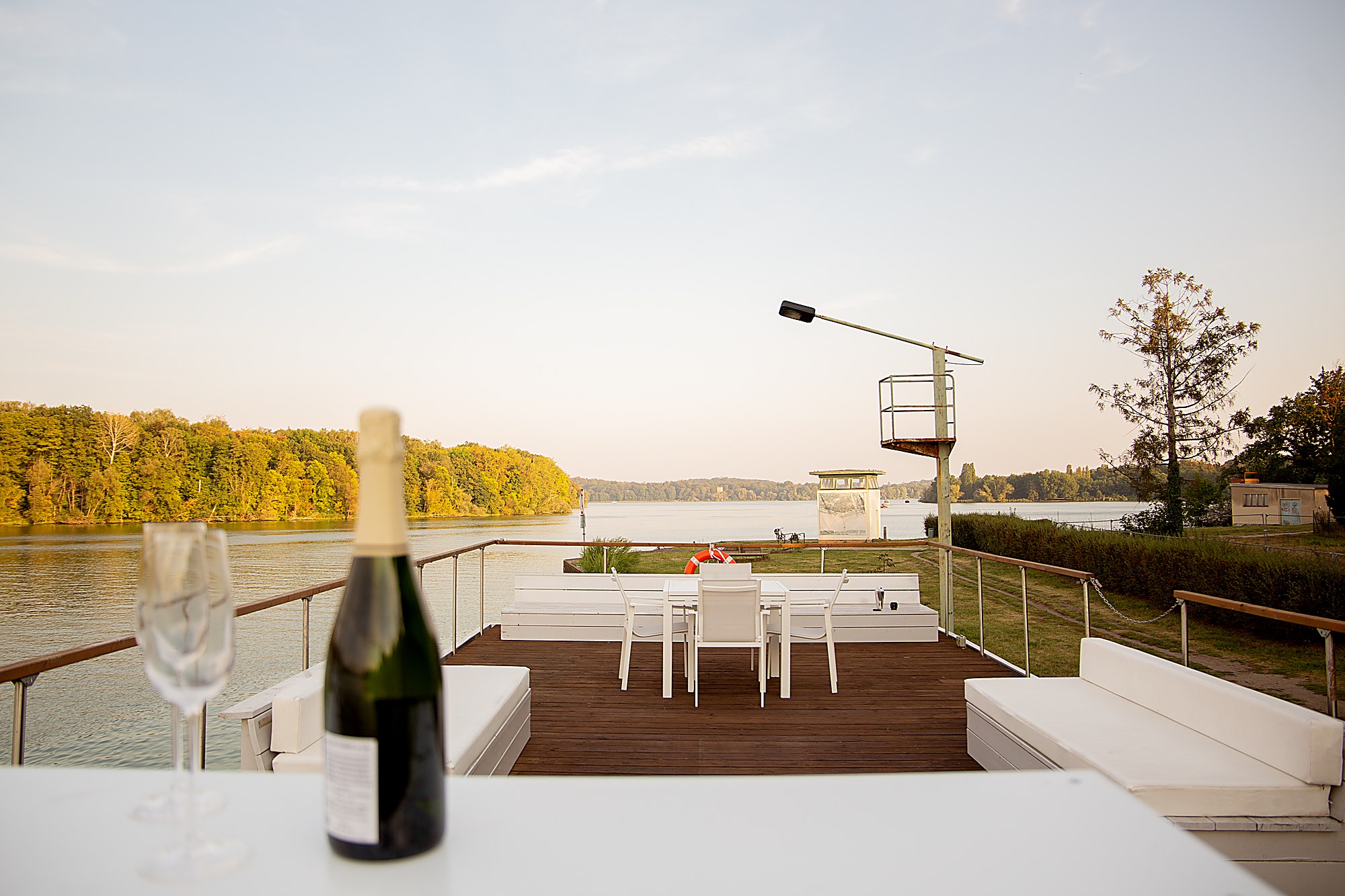 Sonnendeck Tisch